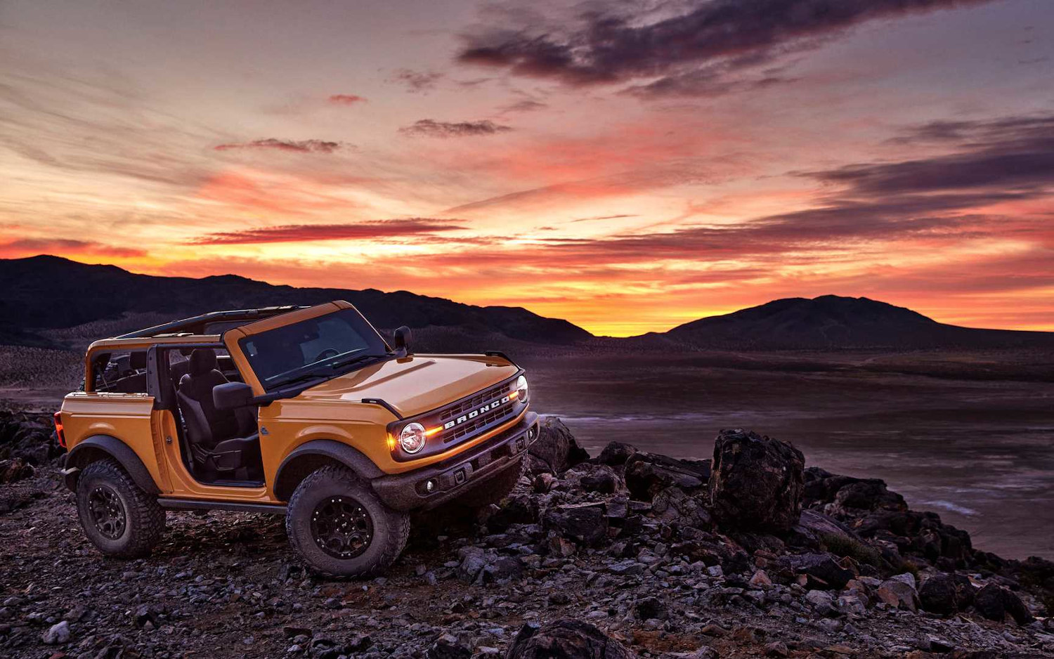 Ford Bronco Outer Banks 2 door 2021 SUV Drive Ford Bronco Outer Banks 2 door 2021 SUV Drive